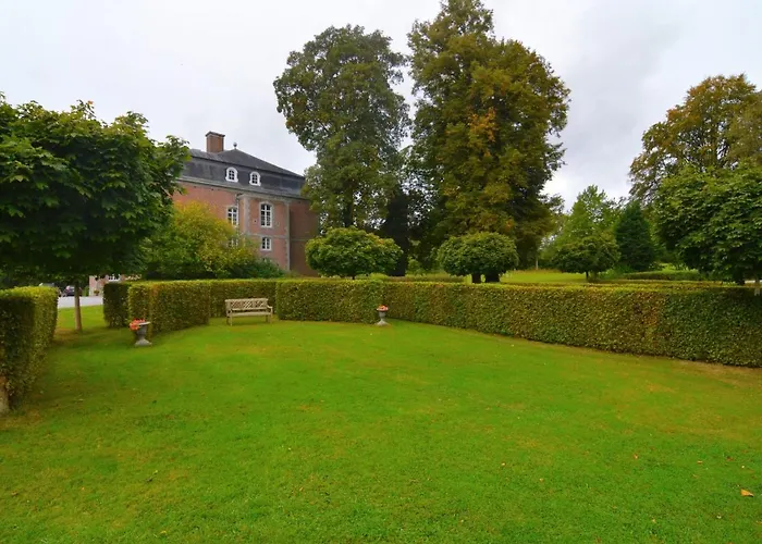 Holiday Home For 10 People Set In Castle Grounds