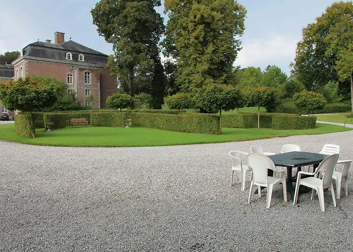 Holiday Home For 10 People Set In Castle Grounds