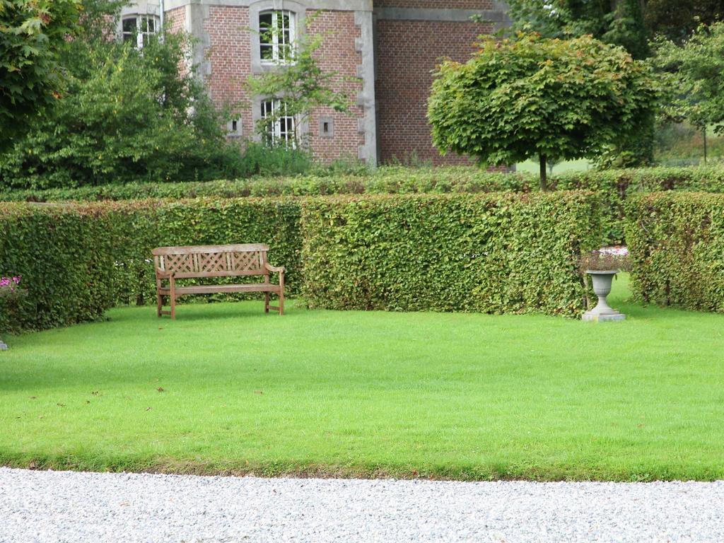 Holiday Home For 10 People Set In Castle Grounds Barvaux-Condroz